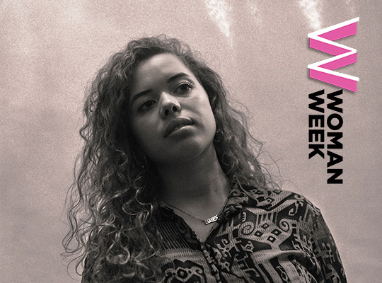 nilufer yanya